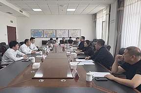 周亮与北镇市委副书记、市长马玥会谈