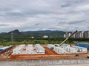 攻坚节点！宁都独立储能试点示范项目储能设备吊装全面完成