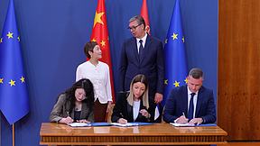 从中国制造走向全球制造——睿恩新能源塞尔维亚制造基地正式签约