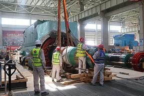 中电建肥城2×300MW（一期） 盐穴压缩空气储能电站项目2号机组转子穿装一次成功
