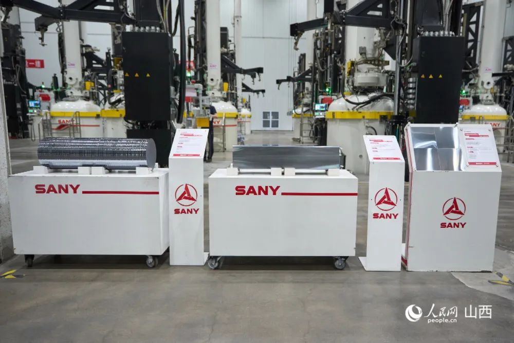 三一朔州拉晶车间。人民网 张超宁摄