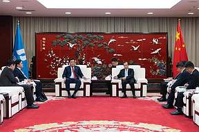 中国华电董事长、中国能建总经理与哈萨克斯坦能源部部长举行会谈