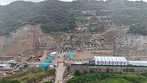 130个奥运会泳池体积！国内最大300MW级压缩空气储能项目储气库建设过半