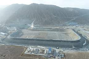 甘肃张掖抽水蓄能电站下水库大坝填筑到顶