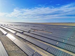 新疆沙湾光伏储能项目成功并网发电