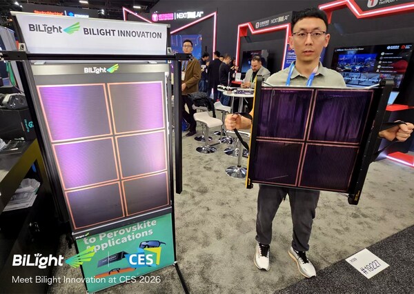 光翼创新在CES2026现场发布超便携卷轴式柔性钙钛矿光伏