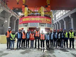 湖北大悟抽水蓄能电站首台定子吊装圆满成功