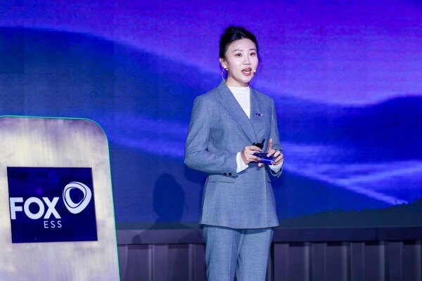 麦田能源采购部总监王媛发表讲话