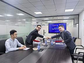 云天数能合作伙伴｜Weaverbird与云天数能签署战略合作协议