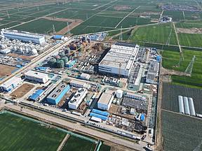 国内首个！山东肥城压缩空气储能电站定子吊装就位