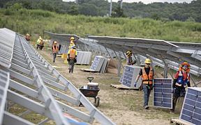 美国太阳能行业面临5.3万名用工缺口 2026年大限临近