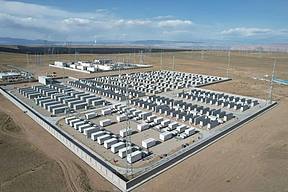 国家能源集团青海公司建成高海拔百万千瓦级电化学储能 “超级群”