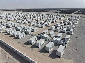 构网+跟网 | 海辰储能助力沙戈荒绘绿卷