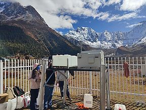 多雄河谷的"永不断电"守护者----素水科技DMFC雪崩监测站实录