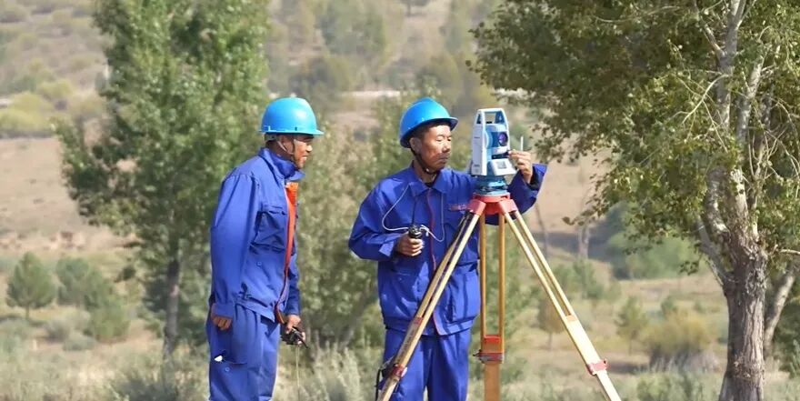 内蒙古广播电视台 | 年送140亿千瓦时绿电 库布齐这条新能源大通道全线贯通了相关图片