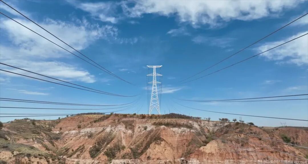 内蒙古广播电视台 | 年送140亿千瓦时绿电 库布齐这条新能源大通道全线贯通了相关图片