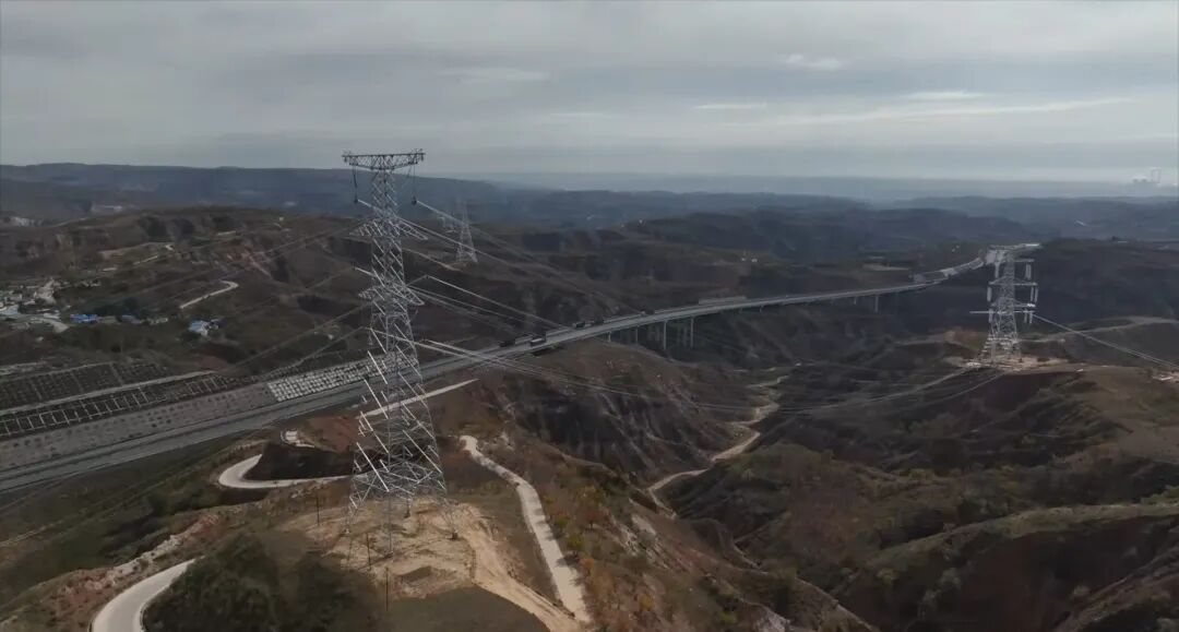 内蒙古广播电视台 | 年送140亿千瓦时绿电 库布齐这条新能源大通道全线贯通了相关图片