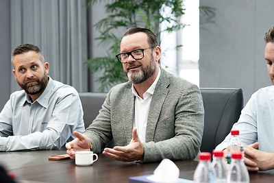 HeatSave A/S创始人兼CEO Claus Rønnow（中）在座谈会上发言，看好双方在技术与本地市场层面的协同合作