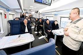 “大胆闯、大胆试”！吉林省委书记试乘氢能列车